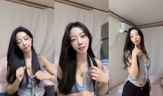 pweeu TikTok Live — Aug 22, 2026, 11:52 AM